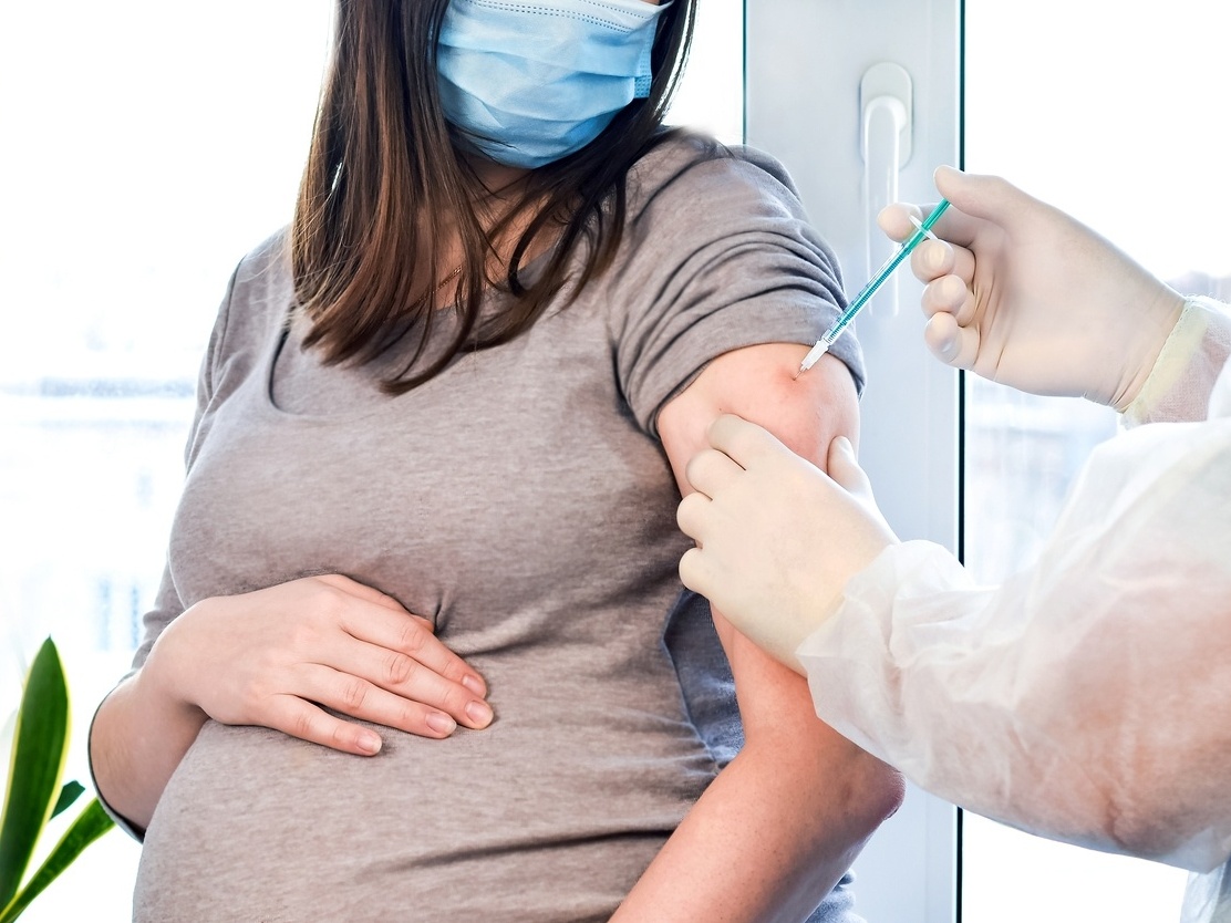 Entenda as novas regras para o retorno de gestantes ao trabalho após vacinação