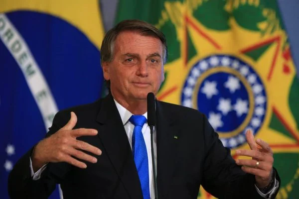 Bolsonaro edita decreto que permite à AGU arbitrar em temas eleitorais