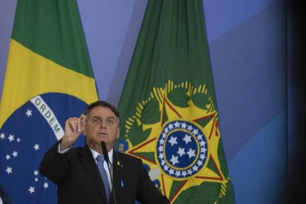 Bolsonaro diz que Petrobras pode “mergulhar o Brasil num caos”
