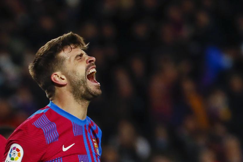Gerard Piqué é vaiado e provocado aos gritos de ‘Shakira’ em jogo do Barcelona
