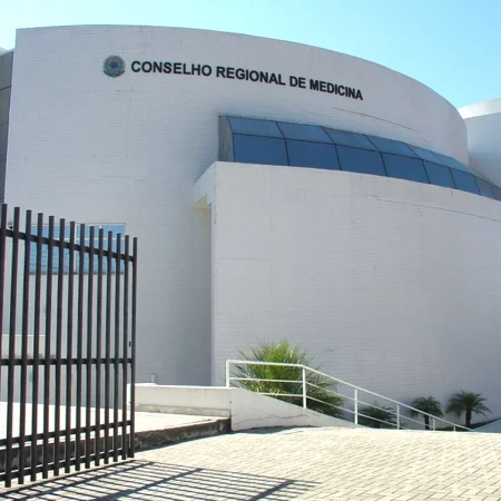 CRM investiga médico que operou joelho errado de paciente no Paraná
