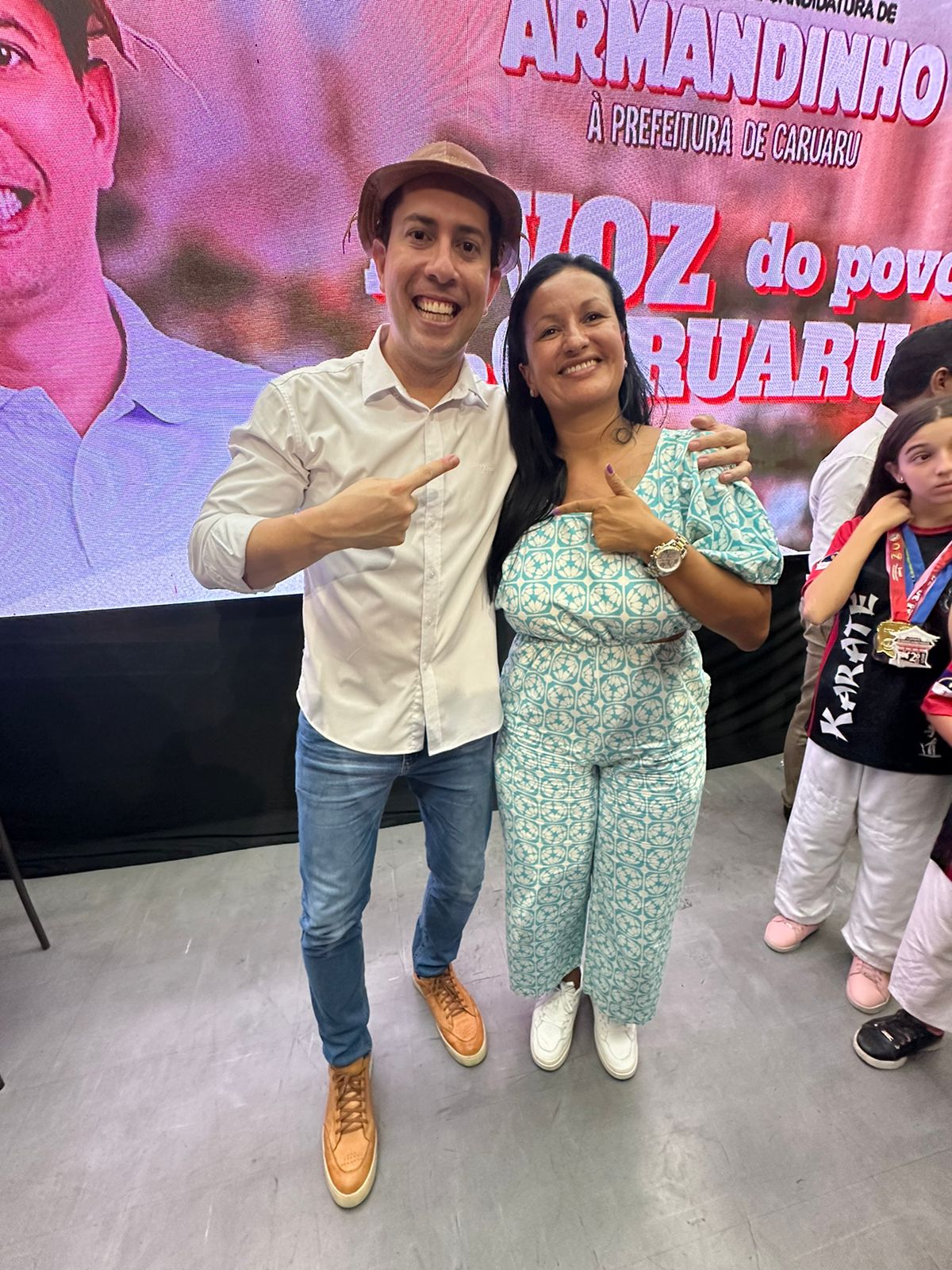 Empresária Paulistana Gilmara Lima Lasclota fortalece laços em evento de lançamento da pré-campanha de Armandinho do Acordeon em Caruaru