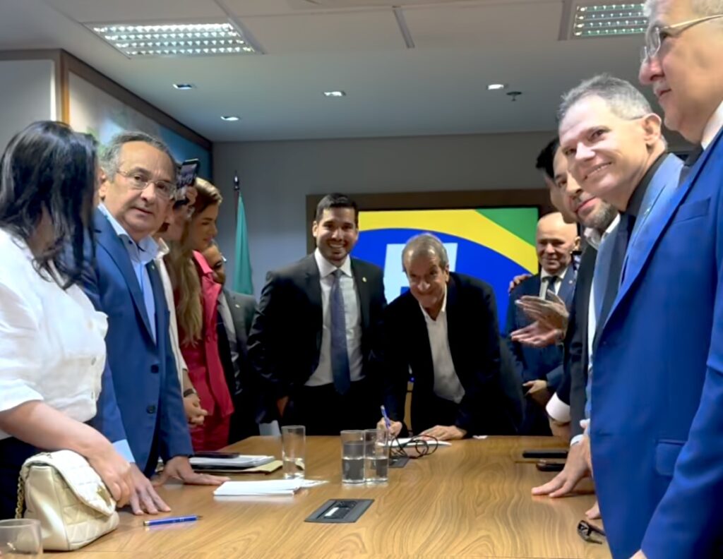André Fernandes assume a presidência do PL-CE em cerimônia em Brasília.