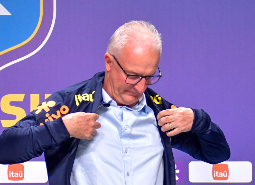 CBF toma decisão de demitir Dorival Jr. após derrota acachapante da seleção para a Argentina em Buenos Aires