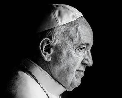 Despedida do Papa: Roma repleta de mensagens de paz, cortejos e multidões