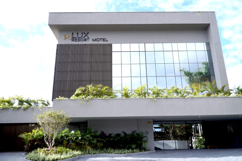 Novo conceito de hospitalidade no paradisíaco Lux Resort Motel