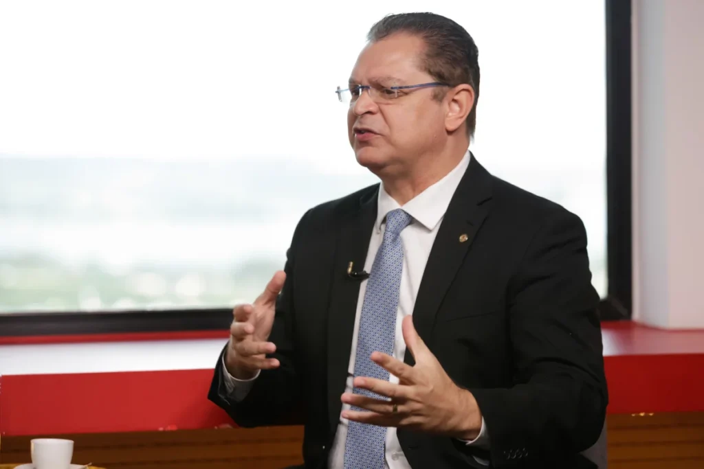 Operação da PF investiga esquema de desvio de verba parlamentar no PL relacionado a notas falsas