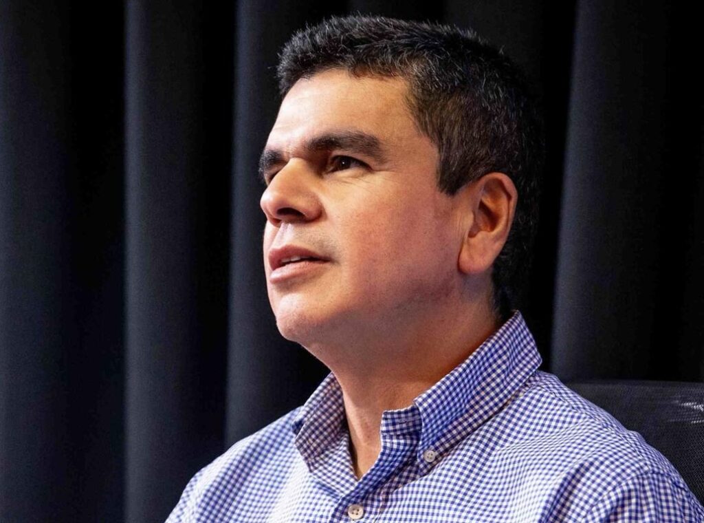 Prefeitos defendem Secretário da Casa Civil em meio a críticas de Ivo Gomes