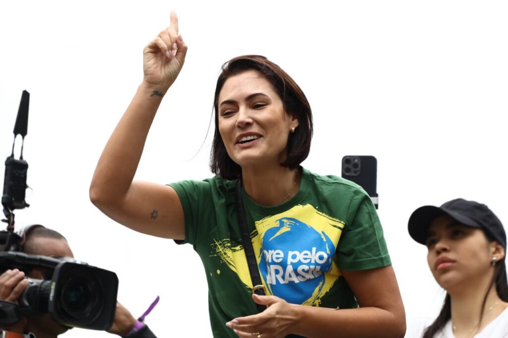 Michelle Bolsonaro questiona confiabilidade de Ciro Gomes: “Duvidoso”