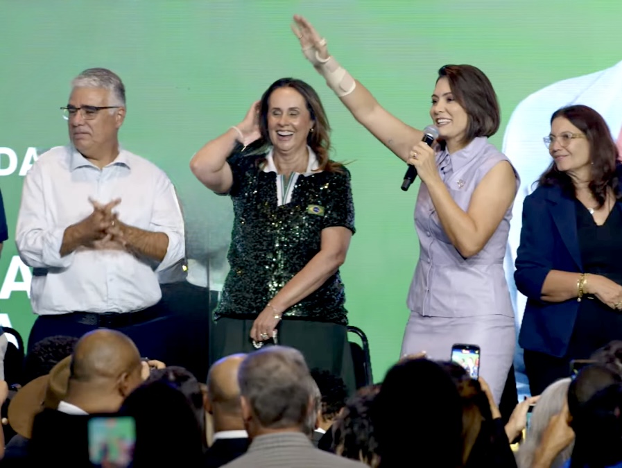 Michele Bolsonaro envia mensagem direta a André Fernandes: “Não uniremos forças com o mal